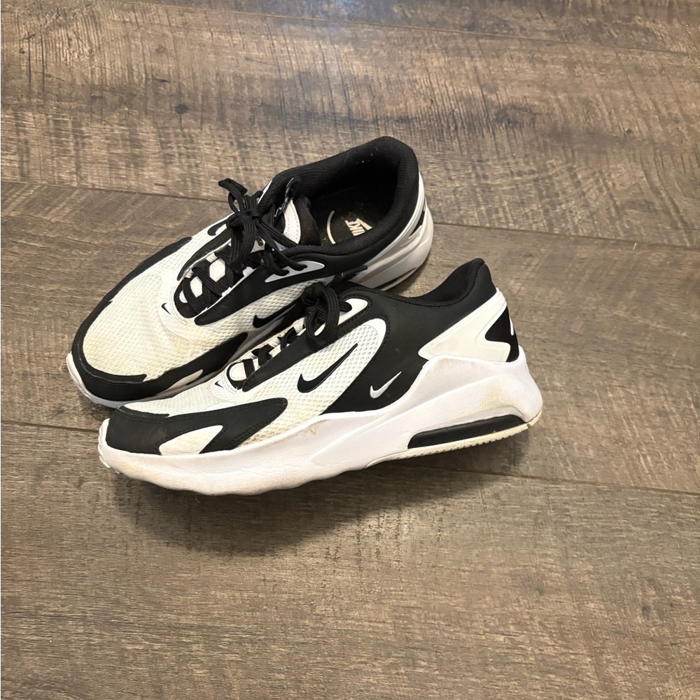 Nike Black and White Sneakers
